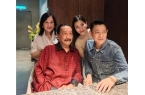 和小姨子吃高档西餐 华仔合影拘谨开元棋牌